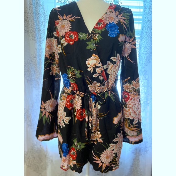 Parisian Black Floral Romper (8) - Picture 3 of 7